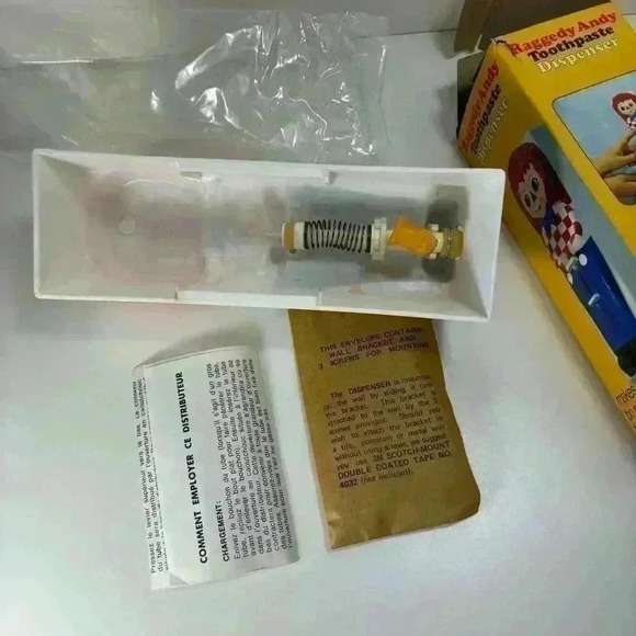 New old stock vintage 70s Raggedy  Andy toothpaste dispenser - Picture 3 of 5